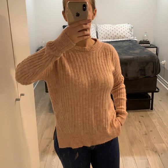 Abercrombie & Fitch Light Pink Sweater in XS - Picture 2 of 3